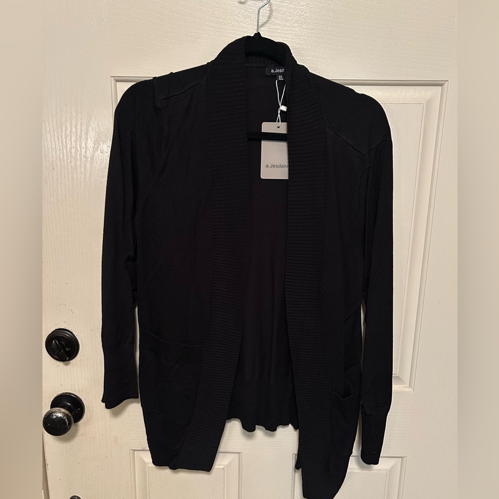 Black basic sweater